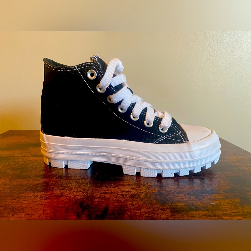 NWOT Women’s Platform Converse Dupe